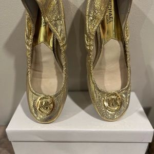 Beautiful Gold Michael Kors MK Flats Like New Size 10